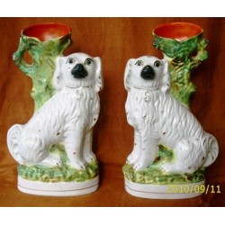 Pair Spaniel Spillvases.