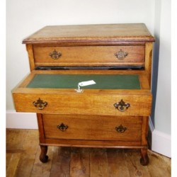 Small oak secretaire chest