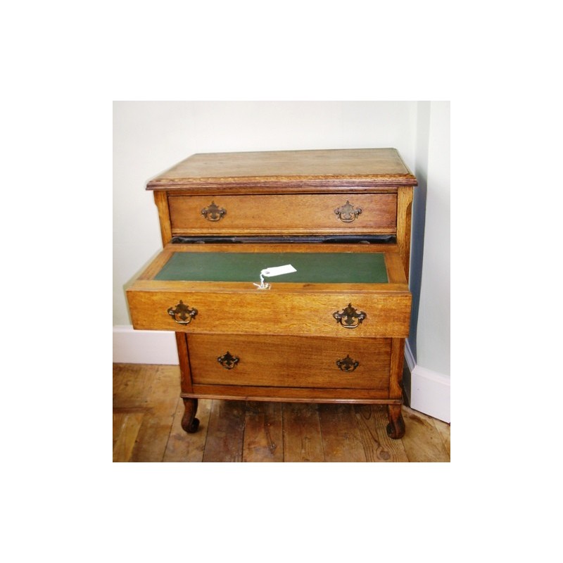 Small oak secretaire chest